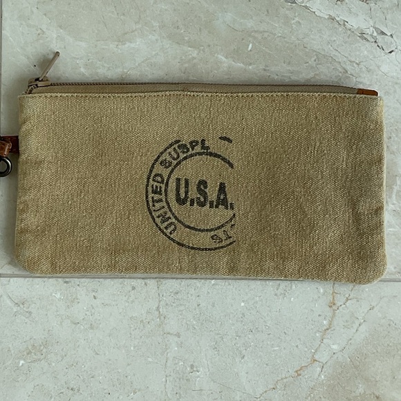 🌈 Mona B USA Stamped Wristlet - Picture 3 of 5